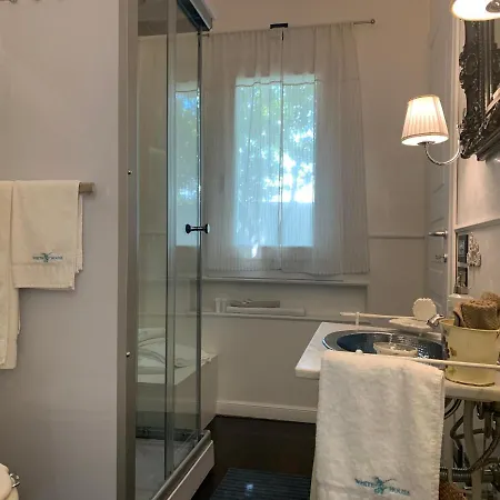 Guest house White House Luxury Hospitality 2*