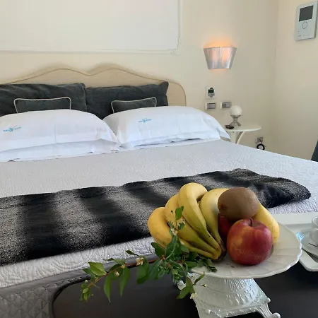 White House Luxury Hospitality 2* Olbia