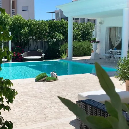 White House Luxury Hospitality 2* Olbia