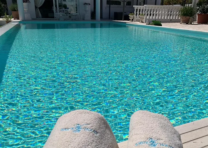 White House Luxury Hospitality Gasthuis 4*