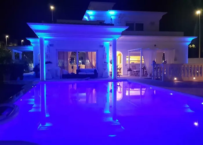 White House Luxury Hospitality Pensionat 4*
