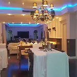 White House Luxury Hospitality أولبيا
