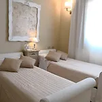 بيت ضيافة White House Luxury Hospitality 4*