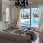 White House Luxury Hospitality بيت ضيافة أولبيا