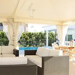 White House Luxury Hospitality بيت ضيافة