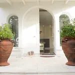 White House Luxury Hospitality 4* أولبيا