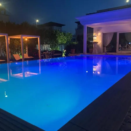 White House Luxury Hospitality 4*