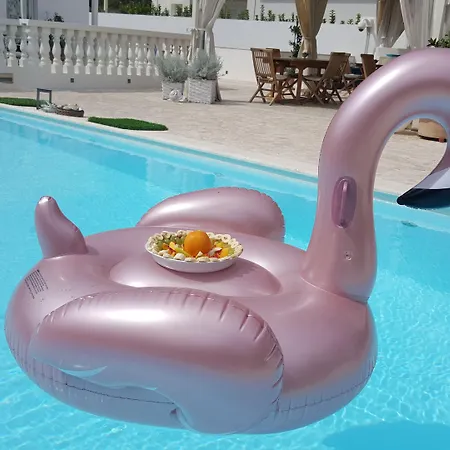 White House Luxury Hospitality 4* أولبيا