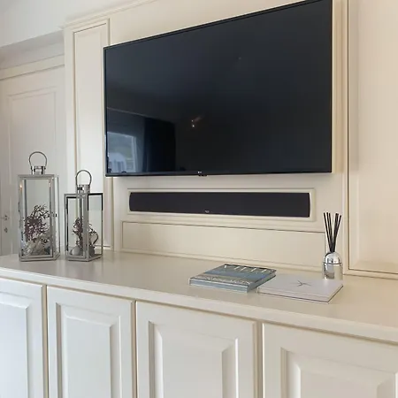 White House Luxury Hospitality أولبيا