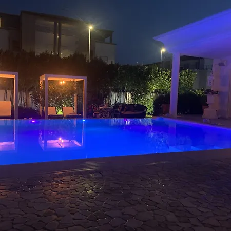 White House Luxury Hospitality أولبيا