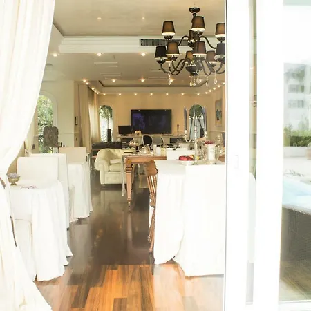 White House Luxury Hospitality 2*