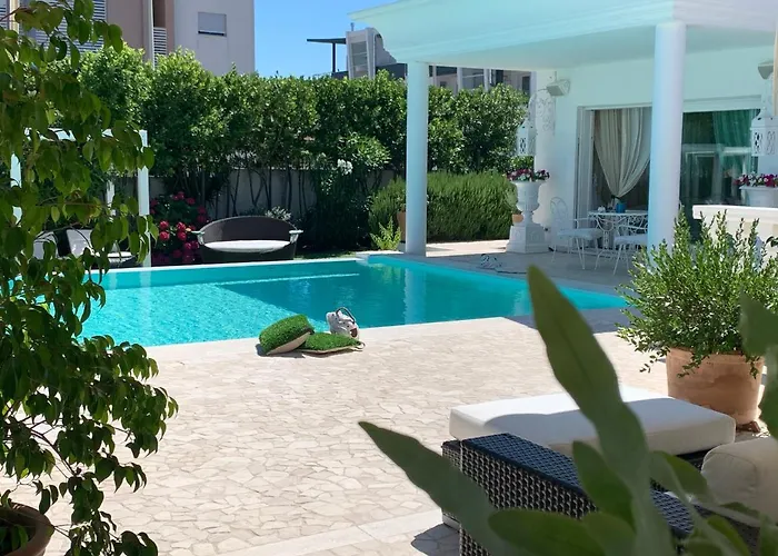 White House Luxury Hospitality 4* Olbia